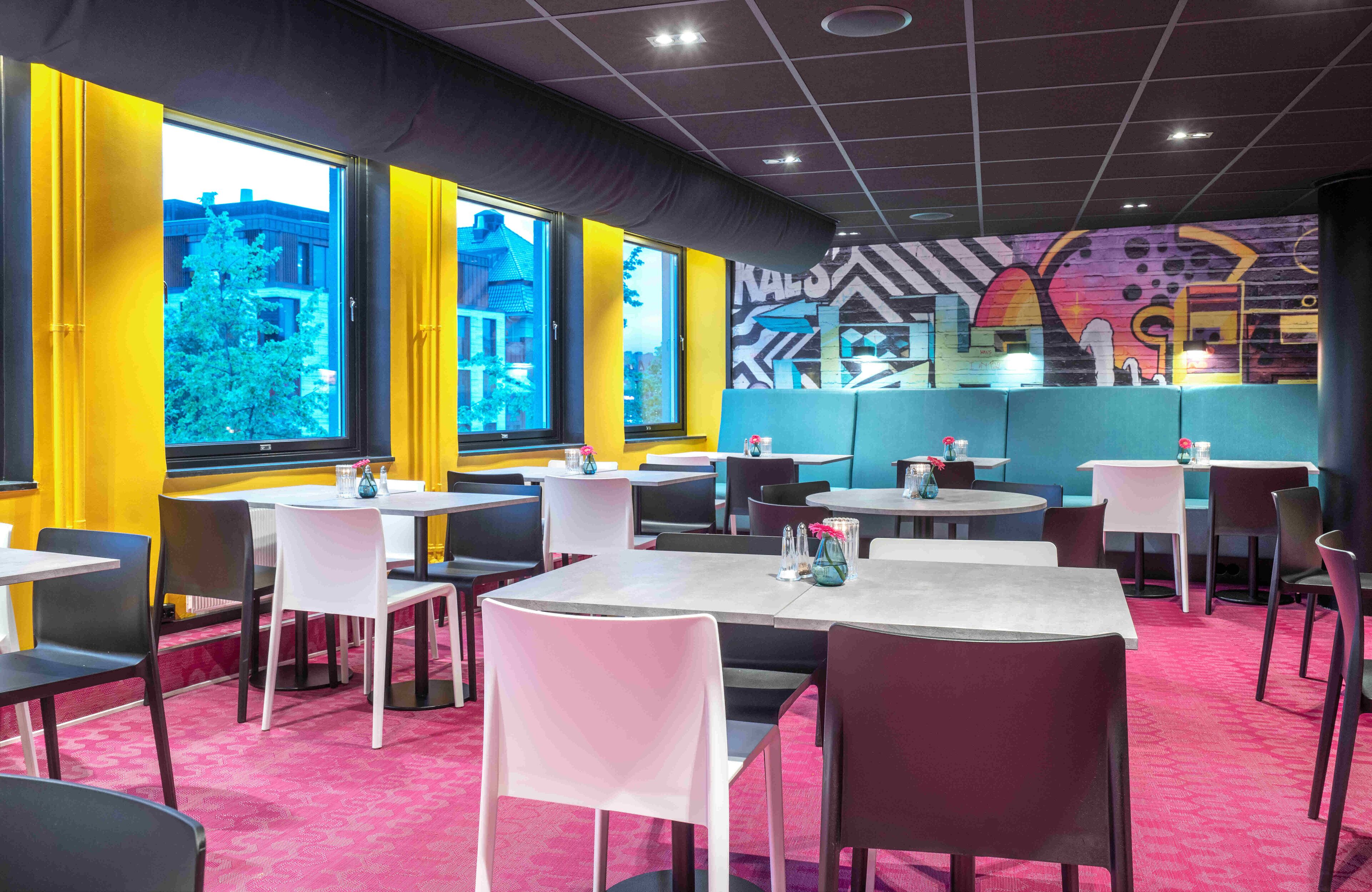 free daily full breakfast