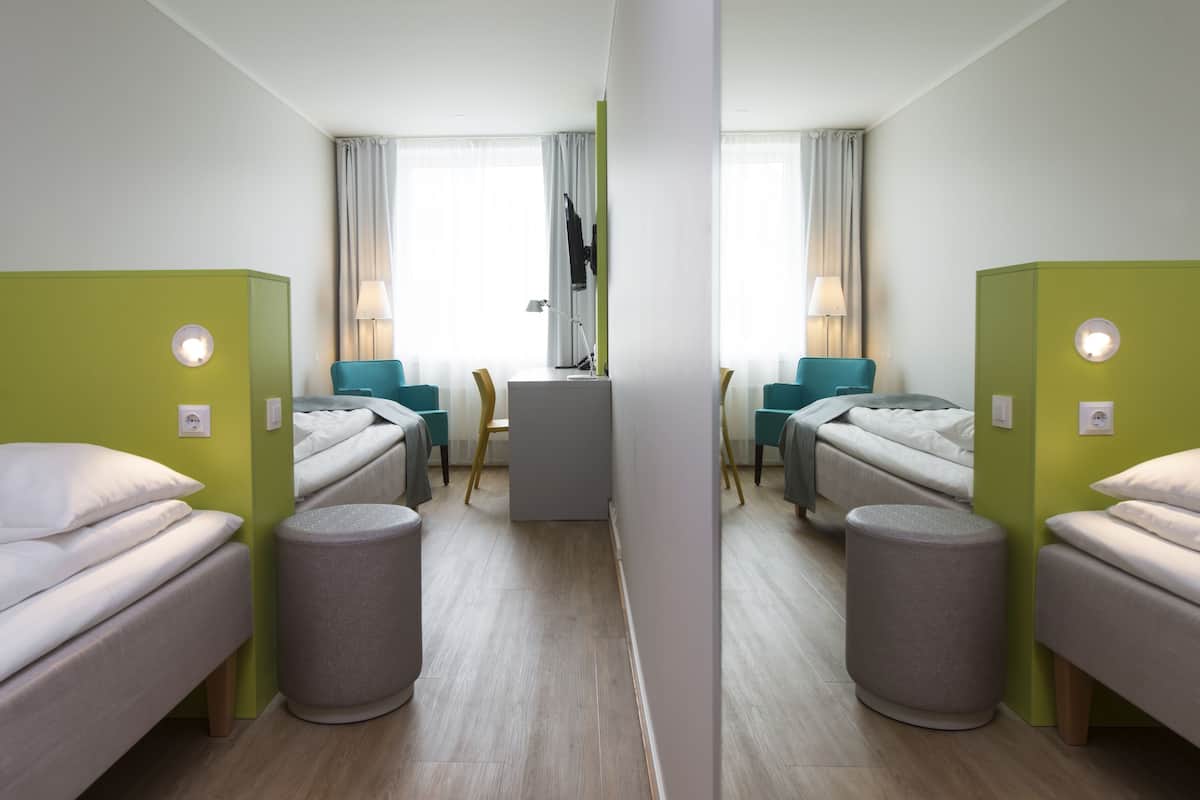Standard Twin Room, Non Smoking | Desk, laptop workspace, free WiFi, bed sheets