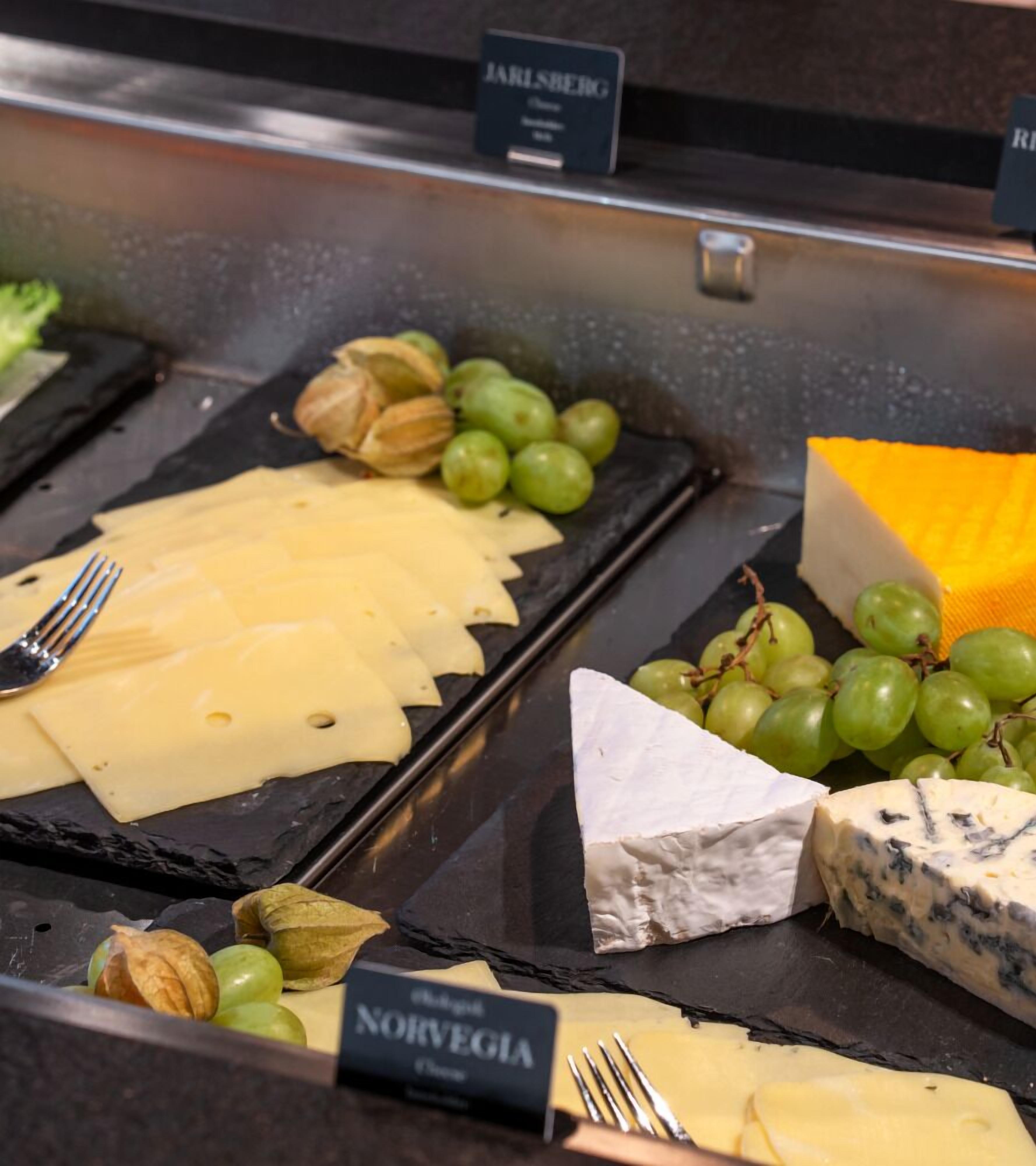 free daily full breakfast