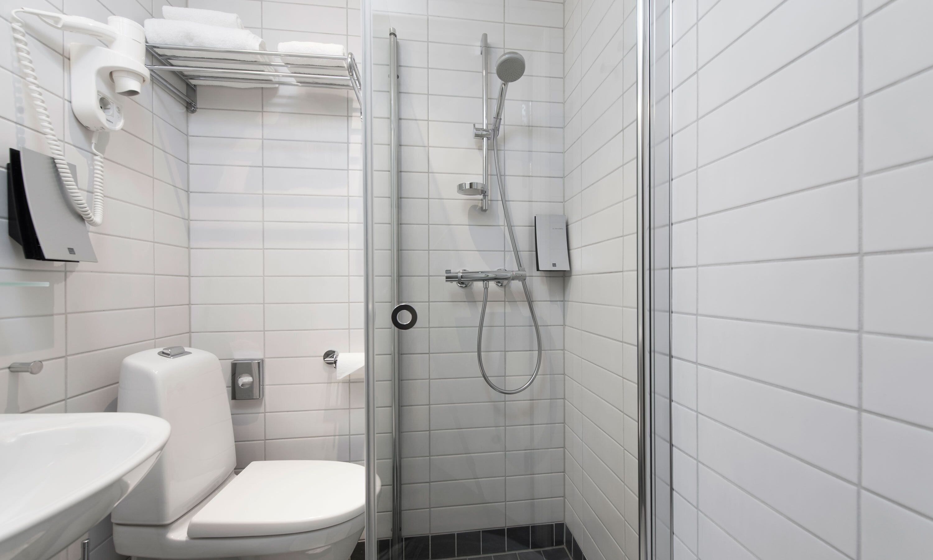 basic single room, non smoking (small) | bathroom | shower, hair dryer, heated floors, towels