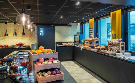 Free daily full breakfast