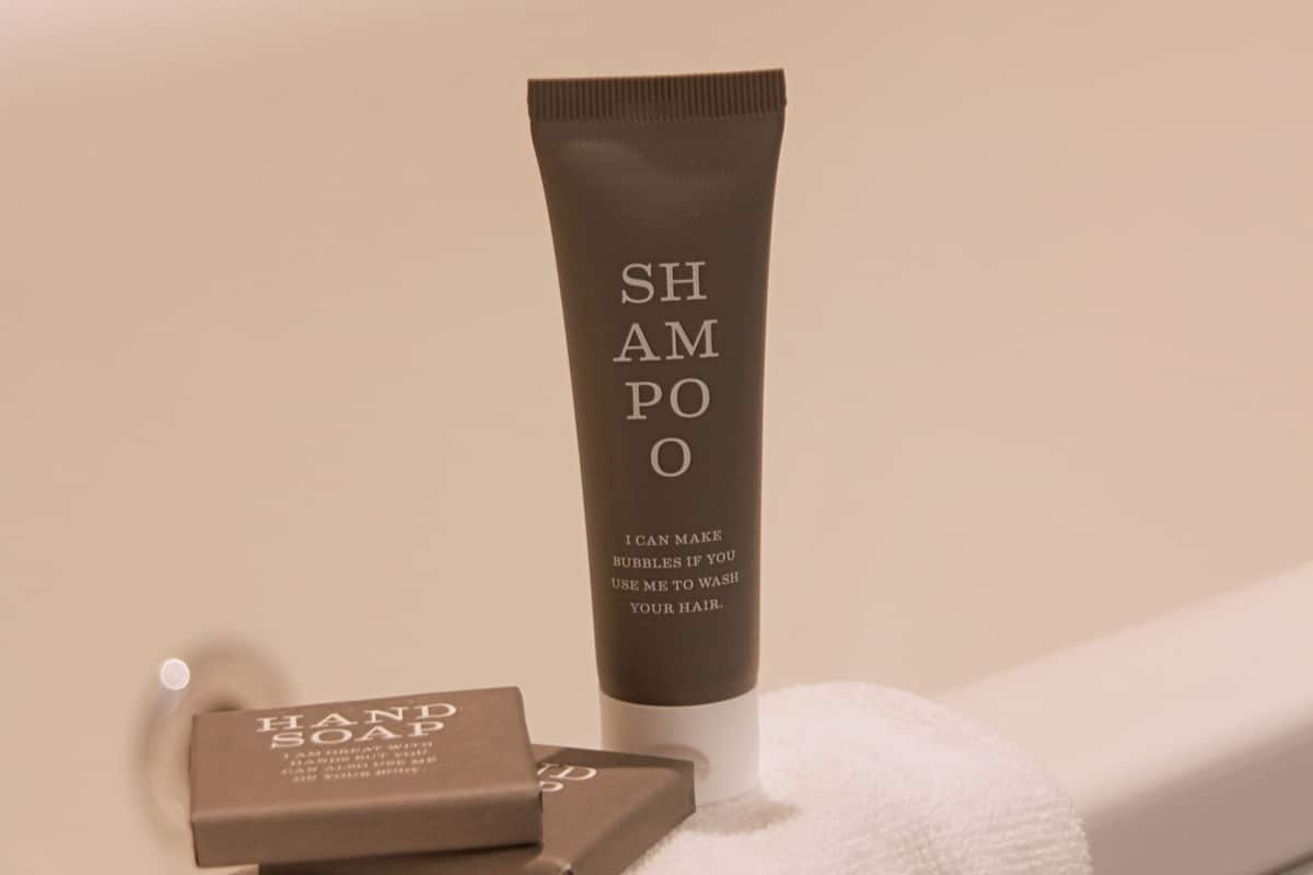 standard twin room, non smoking | bathroom | free toiletries, hair dryer, towels