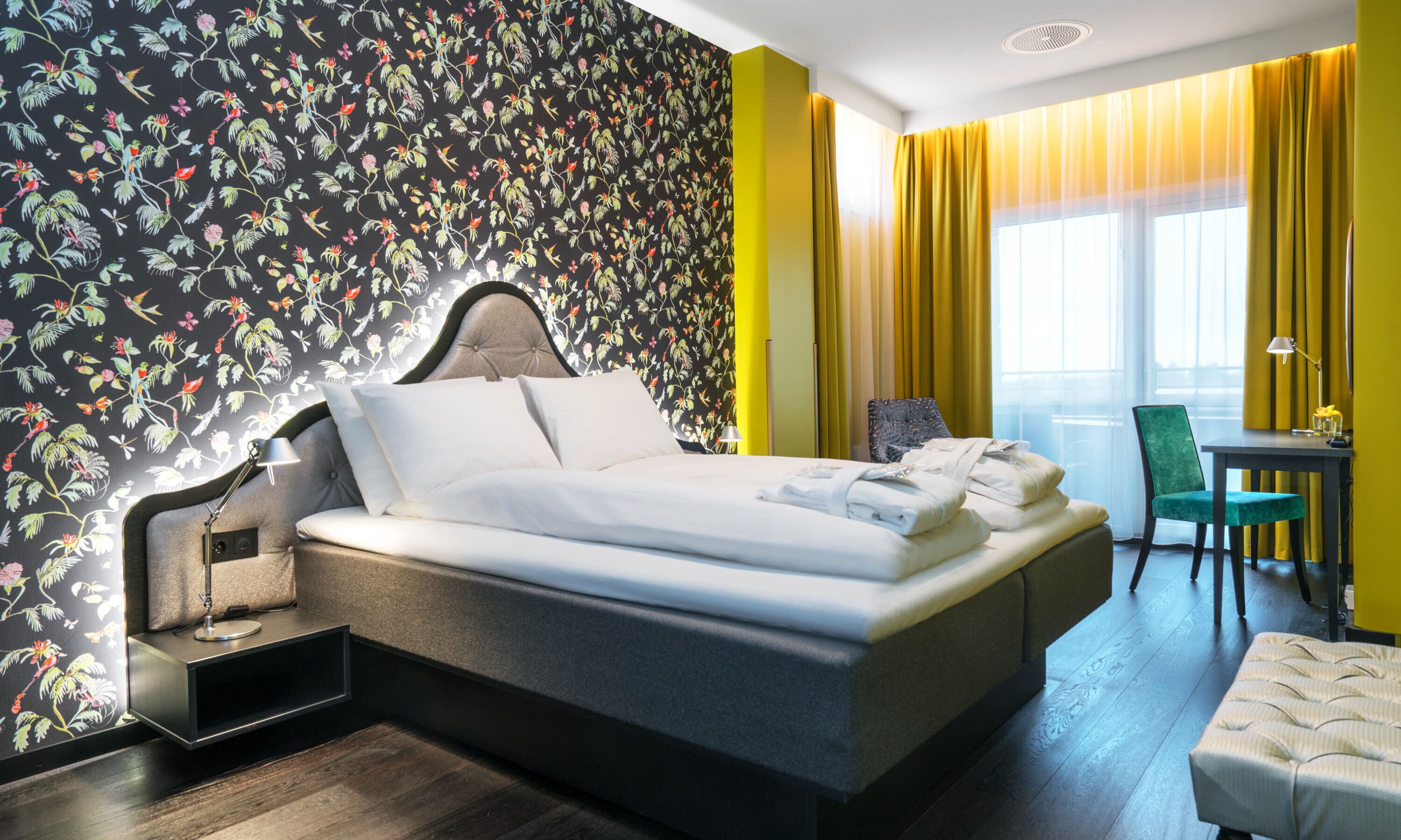 Hypo-allergenic bedding, minibar, desk, laptop workspace