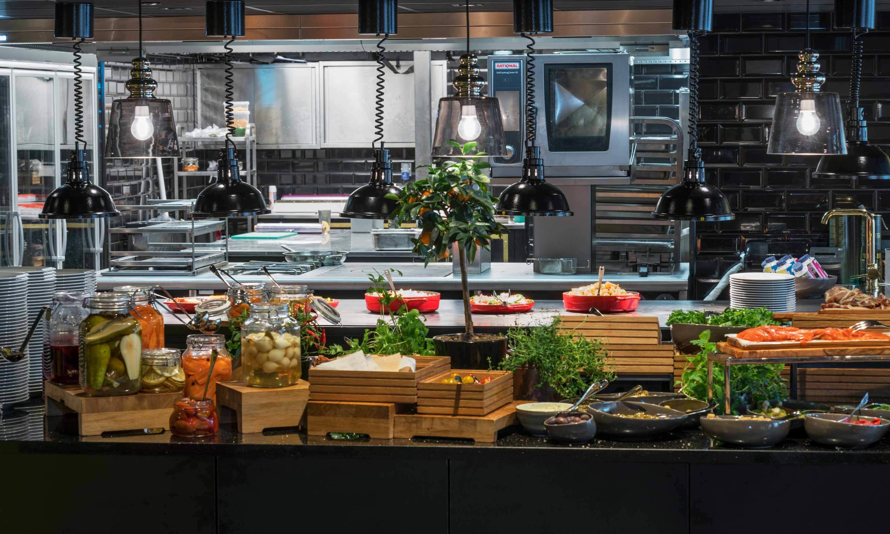 breakfast and dinner served, international cuisine