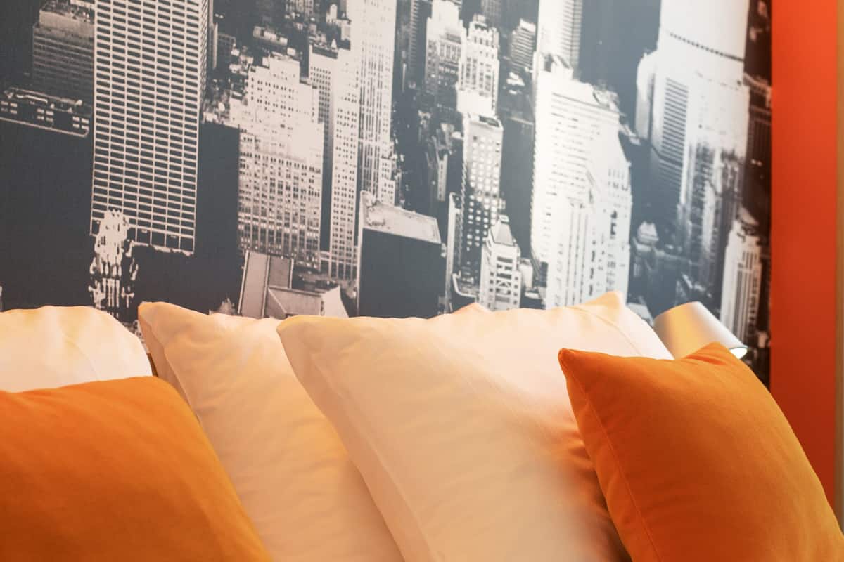 Hypo-allergenic bedding, minibar, desk, laptop workspace