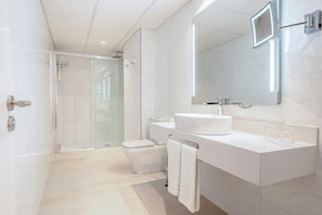 A modern bathroom with a glass-enclosed shower, a white sink, and a large mirror. - Hotel Best Auto Hogar (Barcelona)