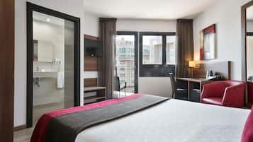 Cofres nos quartos, escrivaninha, cortinas blackout