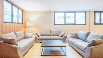 En 32-tommers LCD-TV med Parabol-TV samt TV