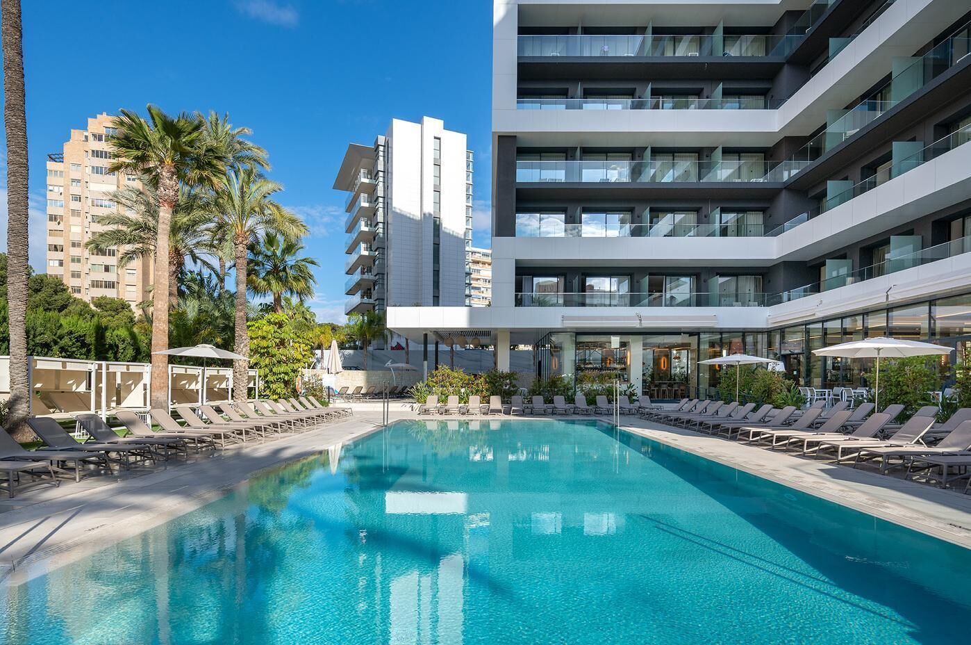 2 piscinas al aire libre, sillones reclinables de piscina