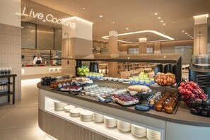 Breakfast, lunch and dinner served  - Hotel Port Alicante City & Beach (Alicante)