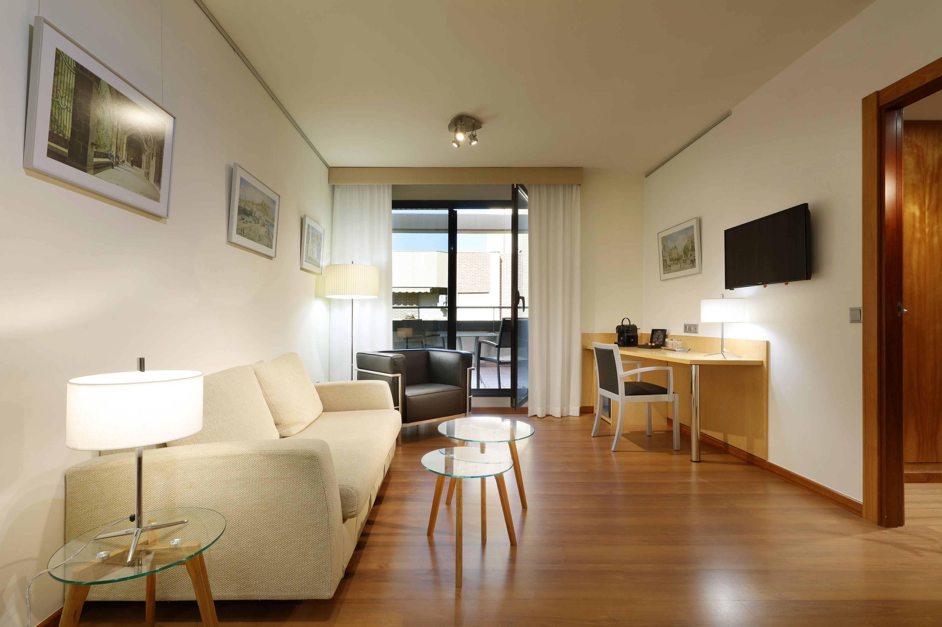 suite, jetted tub | 1 bedroom, minibar, in-room safe, desk