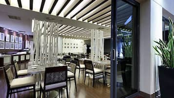 Lunsj og middag serveres, spanske retter