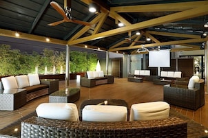 Ofrece almuerzos y cenas