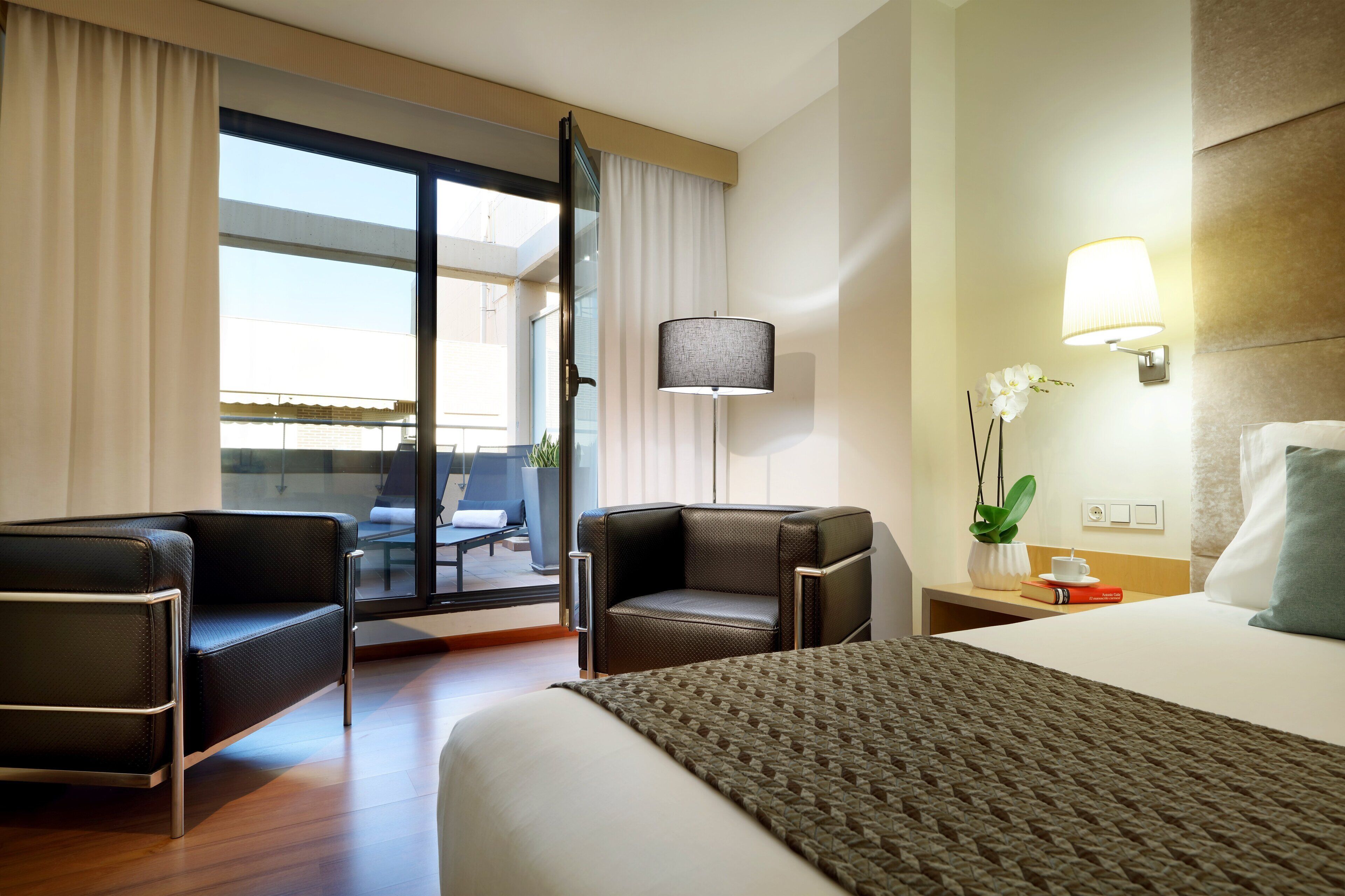 Minibar, värdeförvaringsskåp på rummet, skrivbord och gratis wi-fi