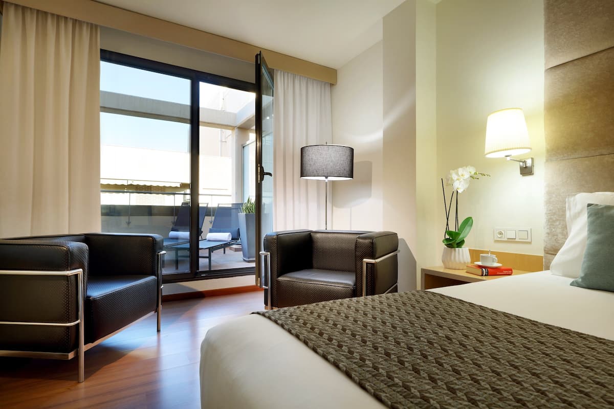 Minibar, värdeförvaringsskåp på rummet, skrivbord och gratis wi-fi