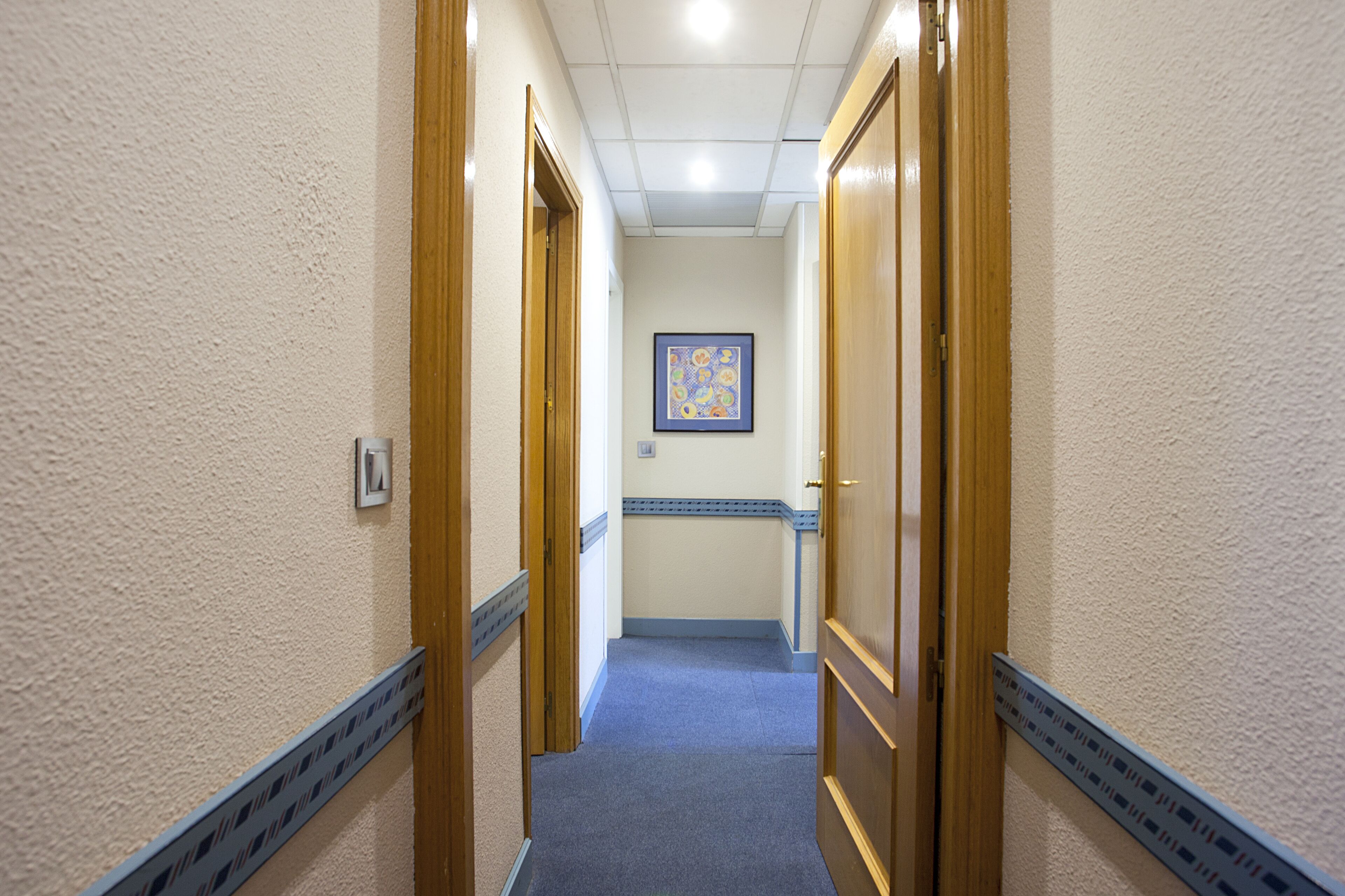 Suite (2 adults + 2 children) | Pillowtop-bedden, een minibar, een kluis op de kamer, een bureau