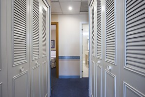 Suite (2 adults + 2 children) | Pillowtop beds, minibar, in-room safe, desk - Espahotel Gran Via (Madrid)