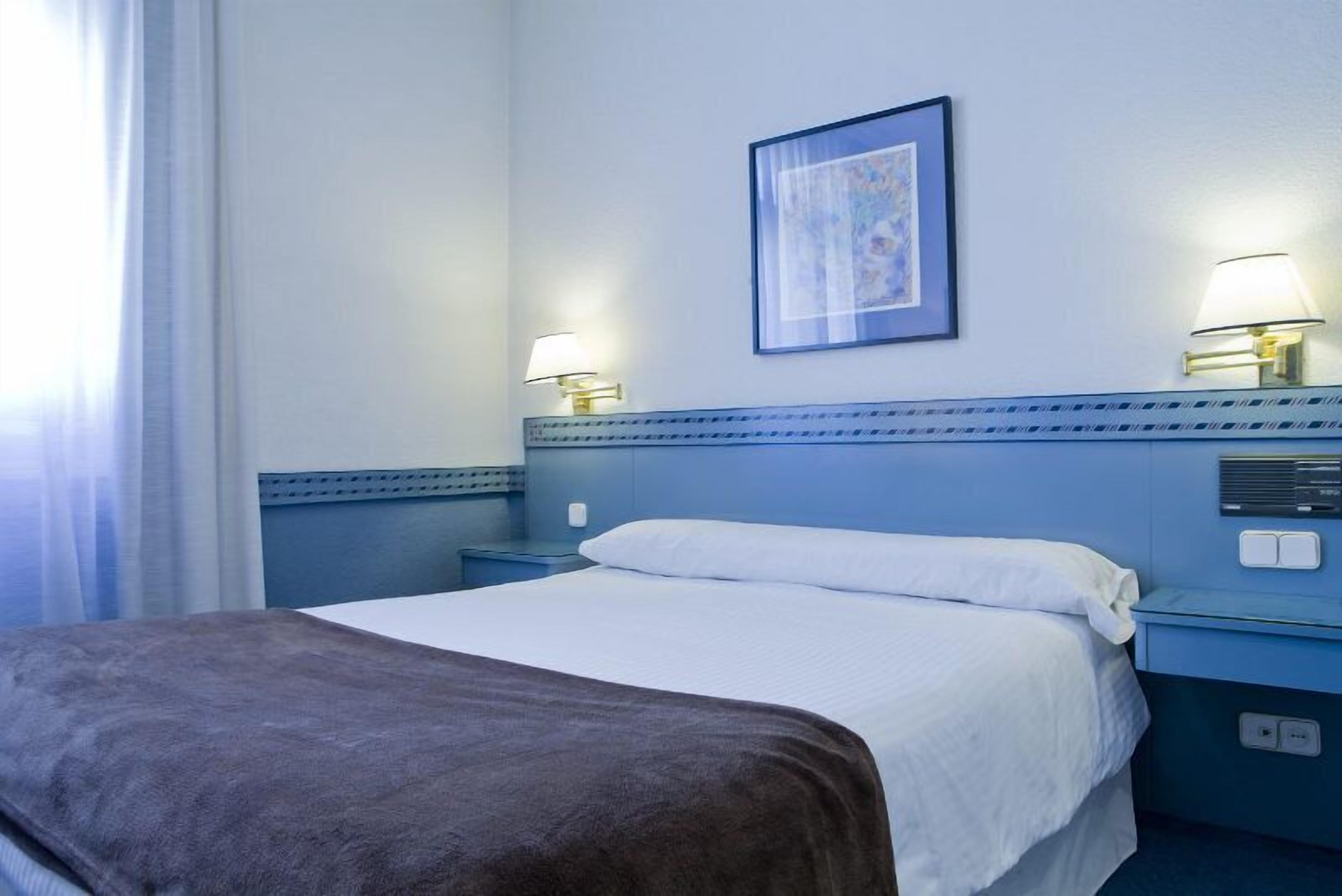 Pillowtop-bedden, een minibar, een kluis op de kamer, een bureau