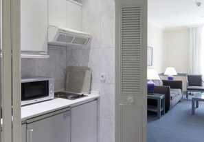 Suite (2 adults + 2 children) | Camas con pillow-top, minibar y caja de seguridad en la habitación 