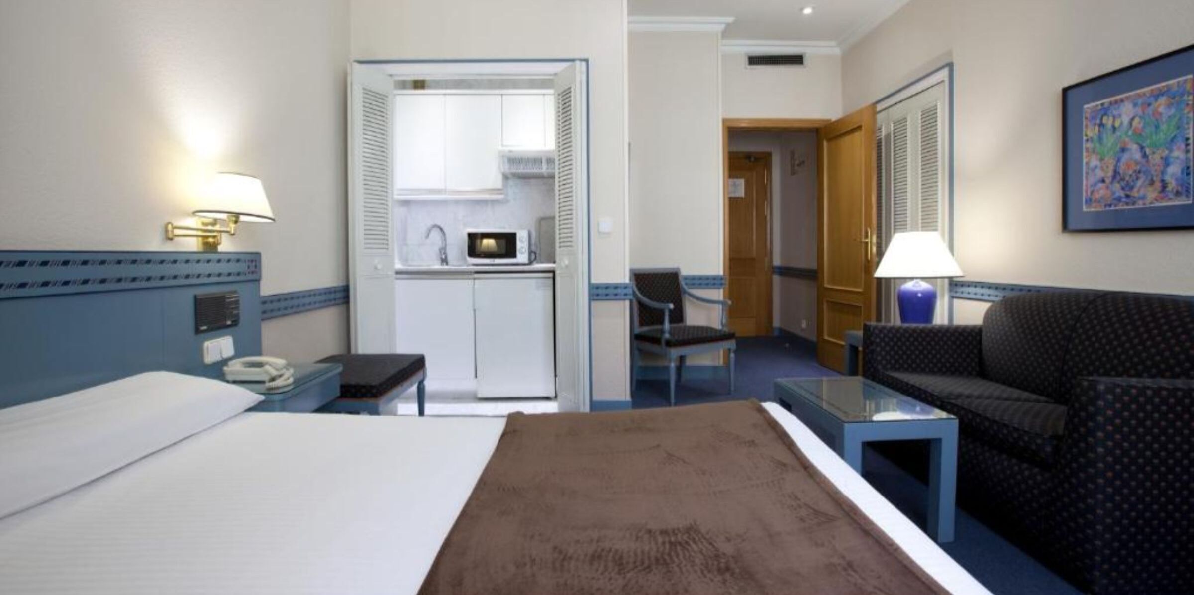 Pillowtop-bedden, een minibar, een kluis op de kamer, een bureau