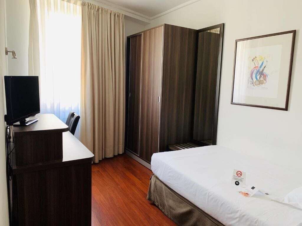 Ropa de cama de alta calidad y minibar 