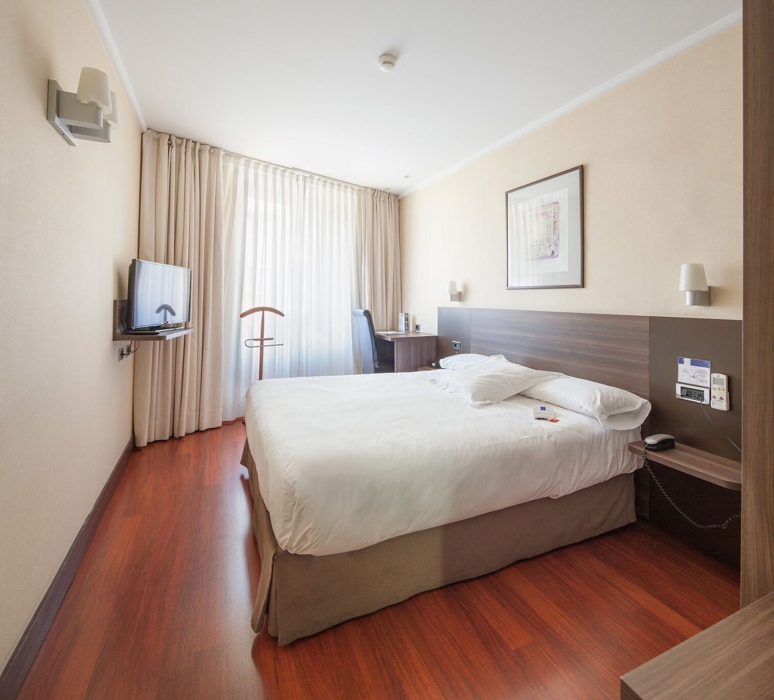 Ropa de cama de alta calidad y minibar 