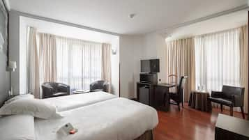 Twin Room | Premium bedding, minibar, in-room safe, desk