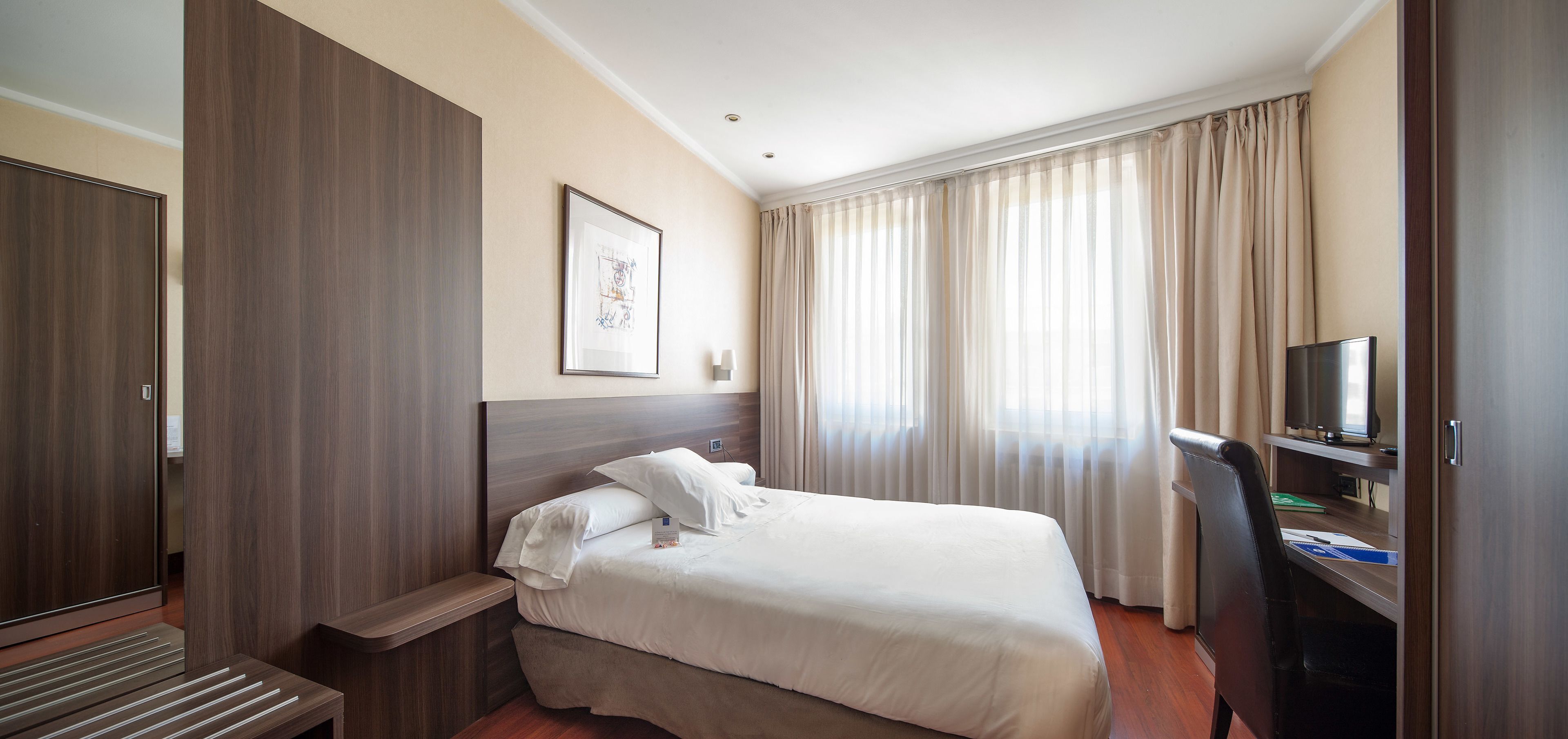 Ropa de cama de alta calidad y minibar 