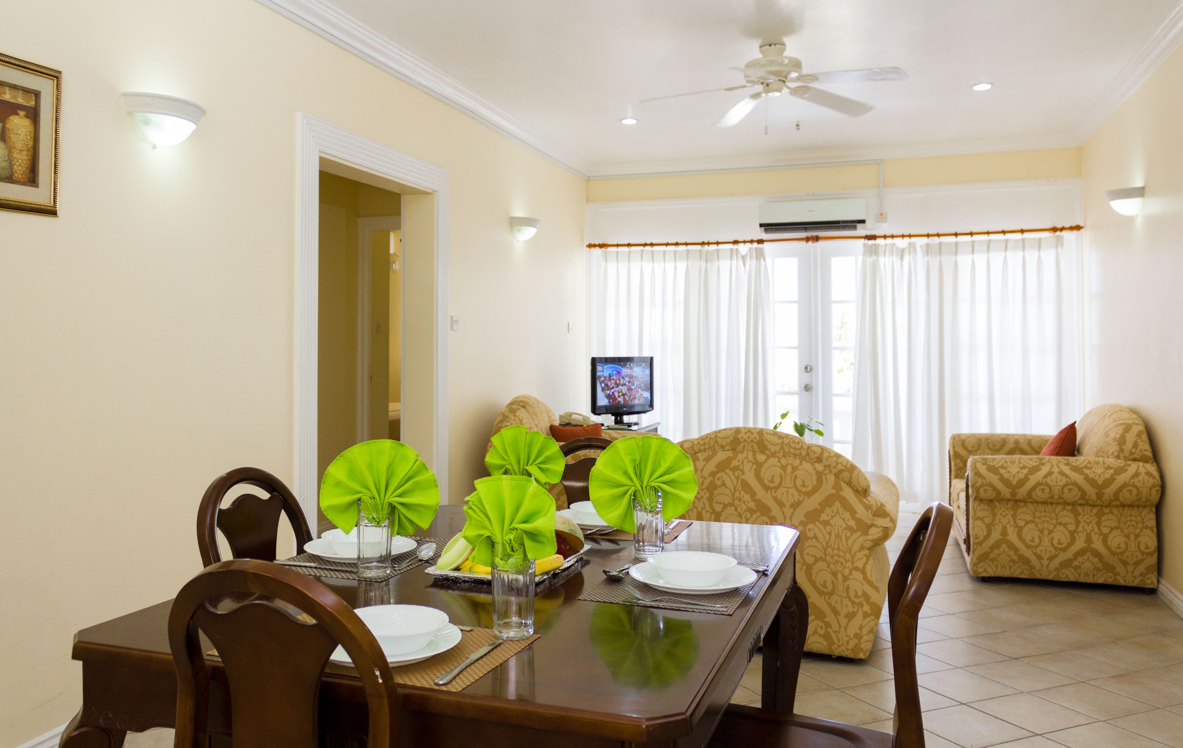 Photo - Bay Gardens Hotel