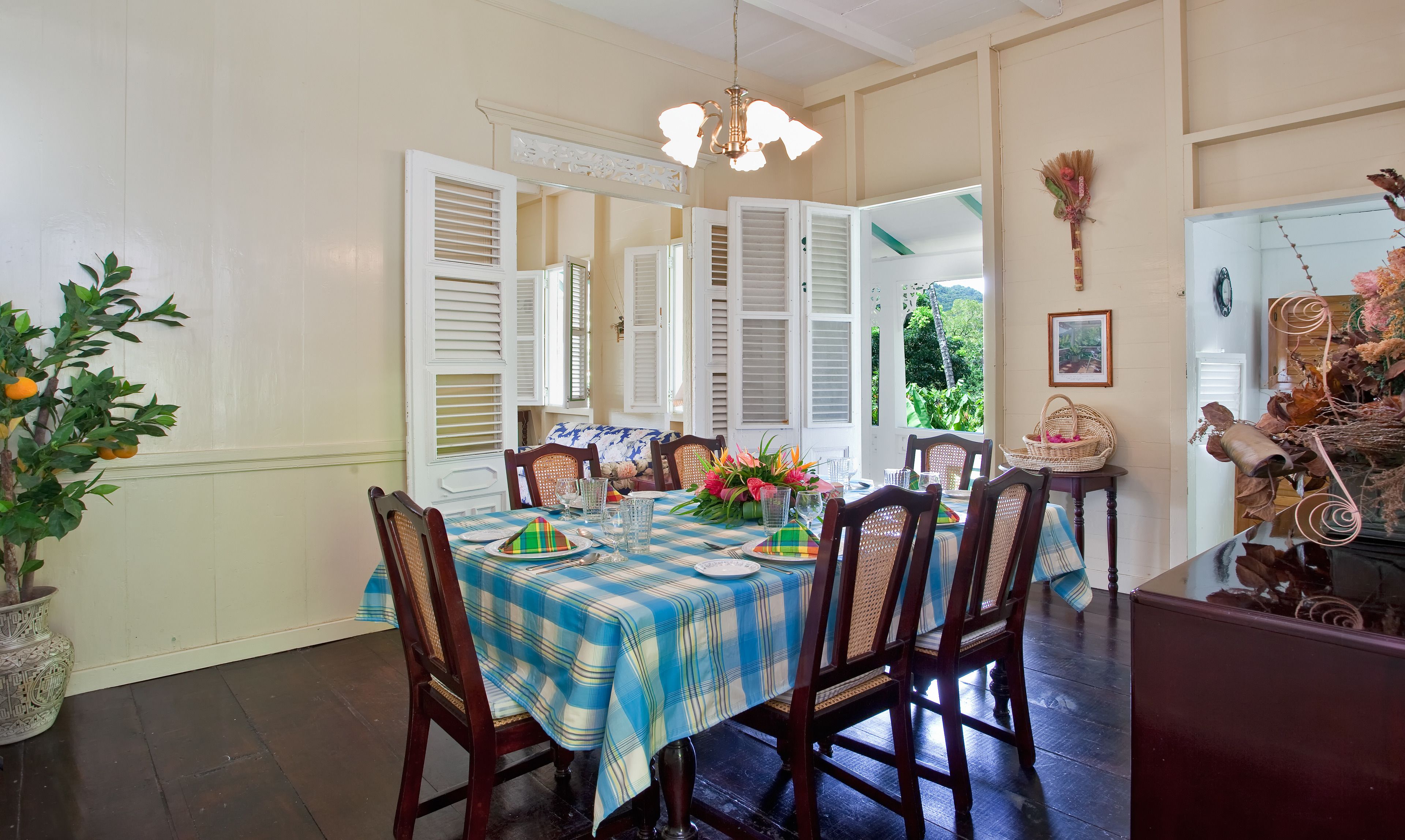 Hus (La Dauphine Great House) | Safe på rommet, skrivebord, strykejern/-brett og barnesenger (inkludert)