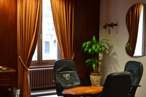 Meeting facility