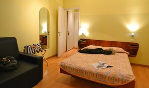 มินิบาร์, ตู้นิรภัยในห้องพัก, โต๊ะทำงาน, ห้องเก็บเสียง