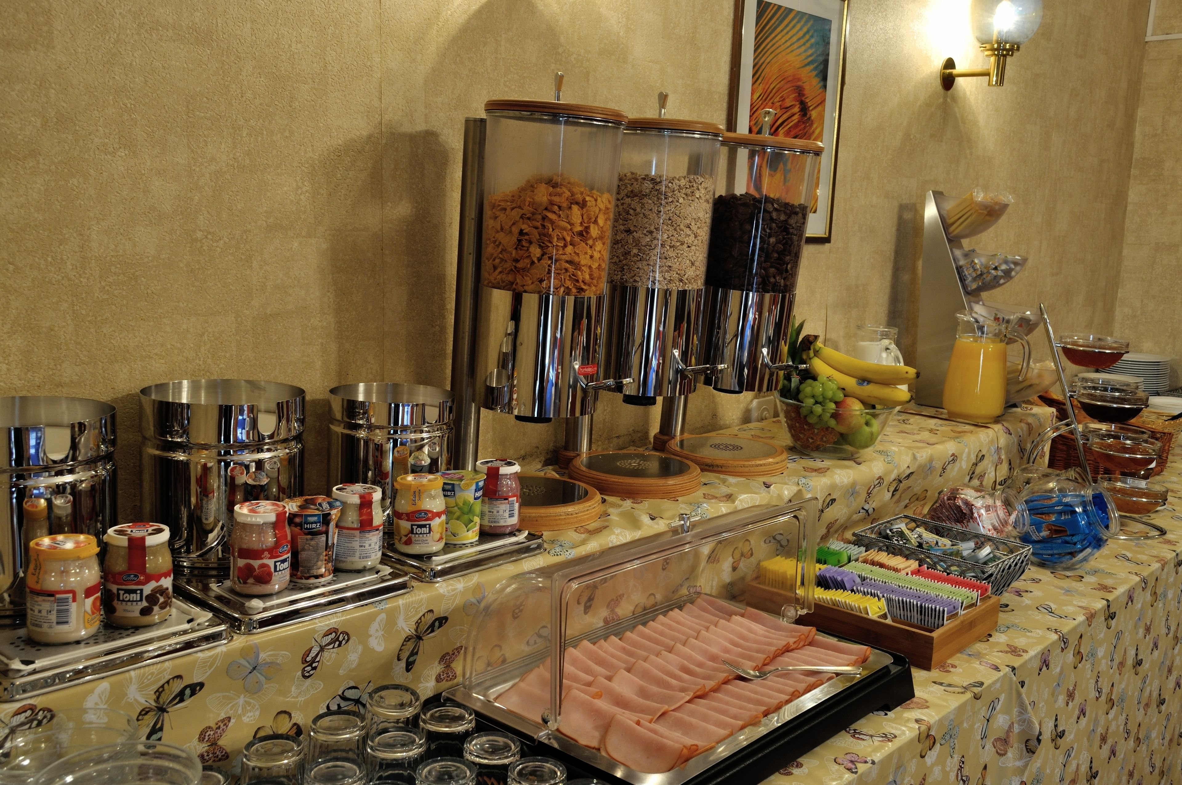 含每日吃到飽早餐