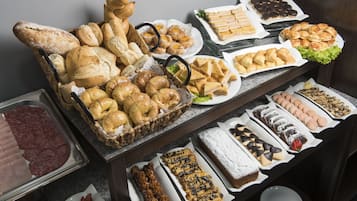 Petit déjeuner, déjeuner et dßner servis sur place