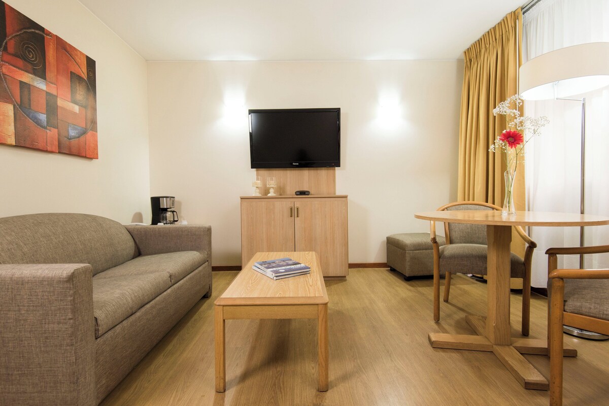 Minibar, in-room safe, desk, iron/ironing board