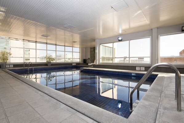 Indoor pool - Holiday Inn Montevideo by IHG (Montevideo)