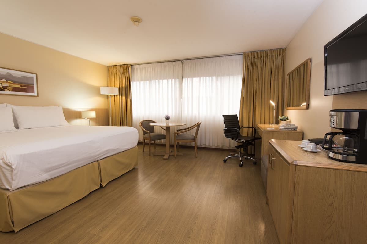 1 Schlafzimmer, Minibar, Zimmersafe, Schreibtisch