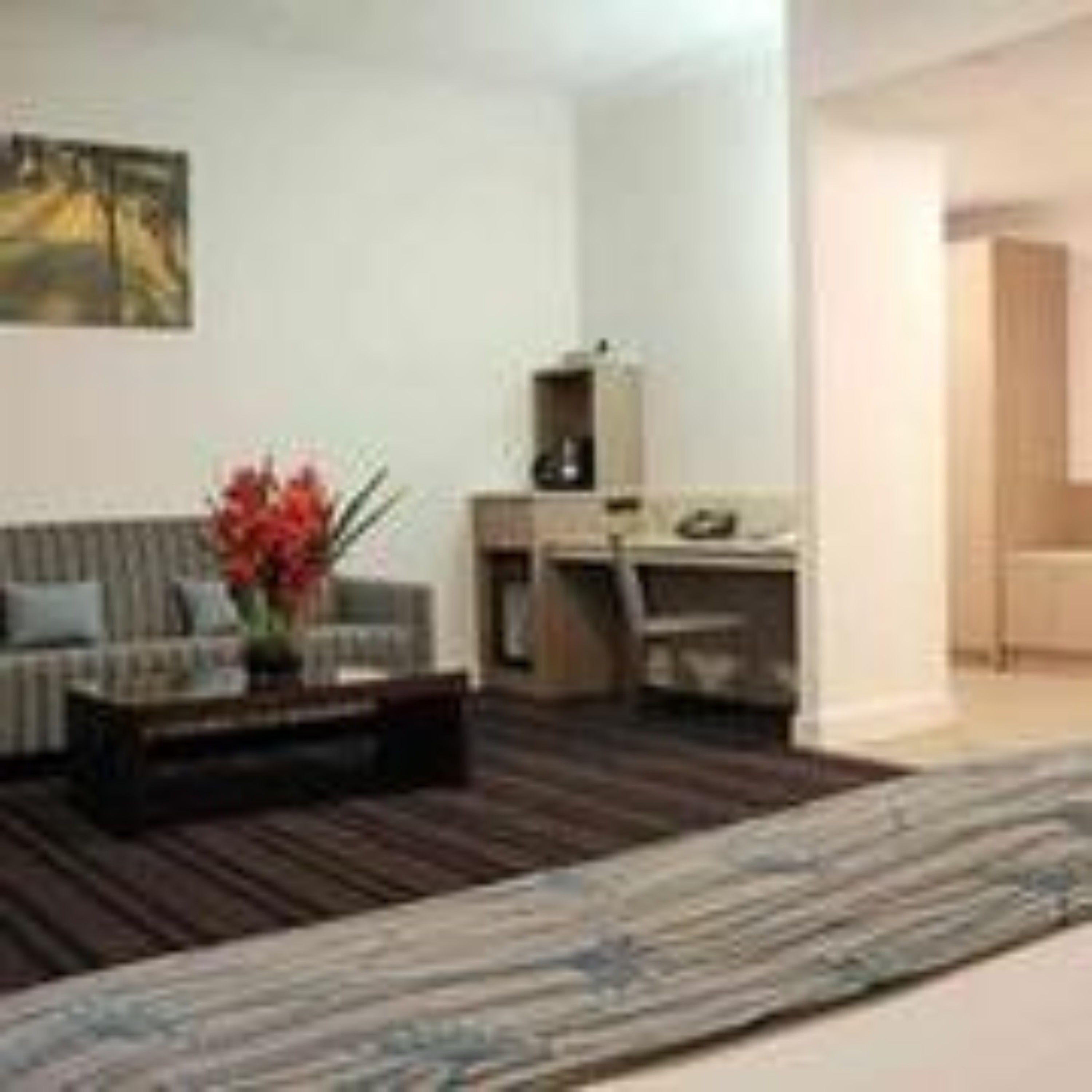 deluxe room, 1 king bed | in-room safe, desk, blackout curtains, iron/ironing board