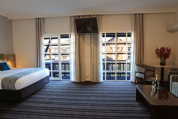 Deluxe Room, 1 King Bed