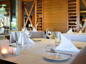 2 restaurantes; se sirven desayunos 