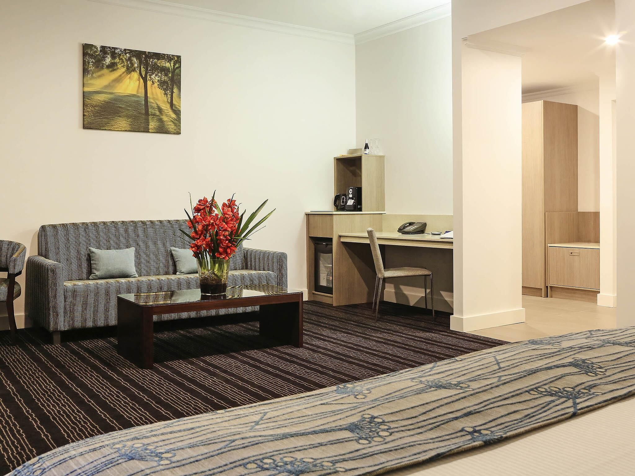 Deluxe Room, 1 King Bed | In-room safe, desk, blackout drapes, iron/ironing board