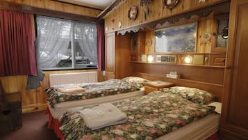 Deluxe Twin Share Room