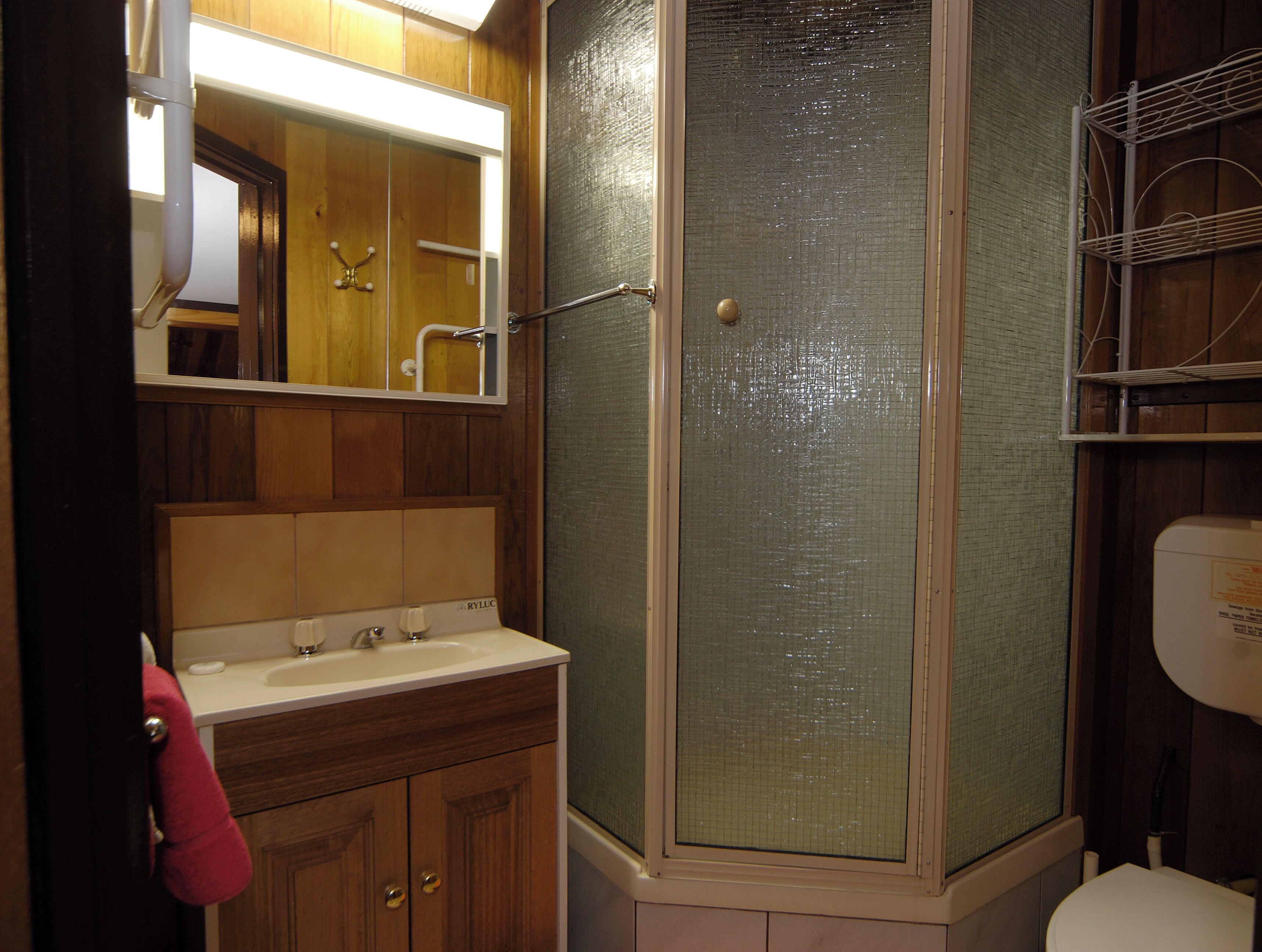 Penthouse Rooms | Bathroom | Free toiletries, hair dryer, towels, soap