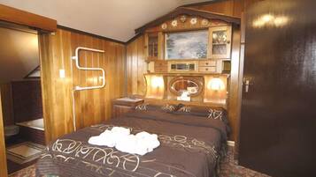 Penthouse Rooms | WiFi (free), bed sheets