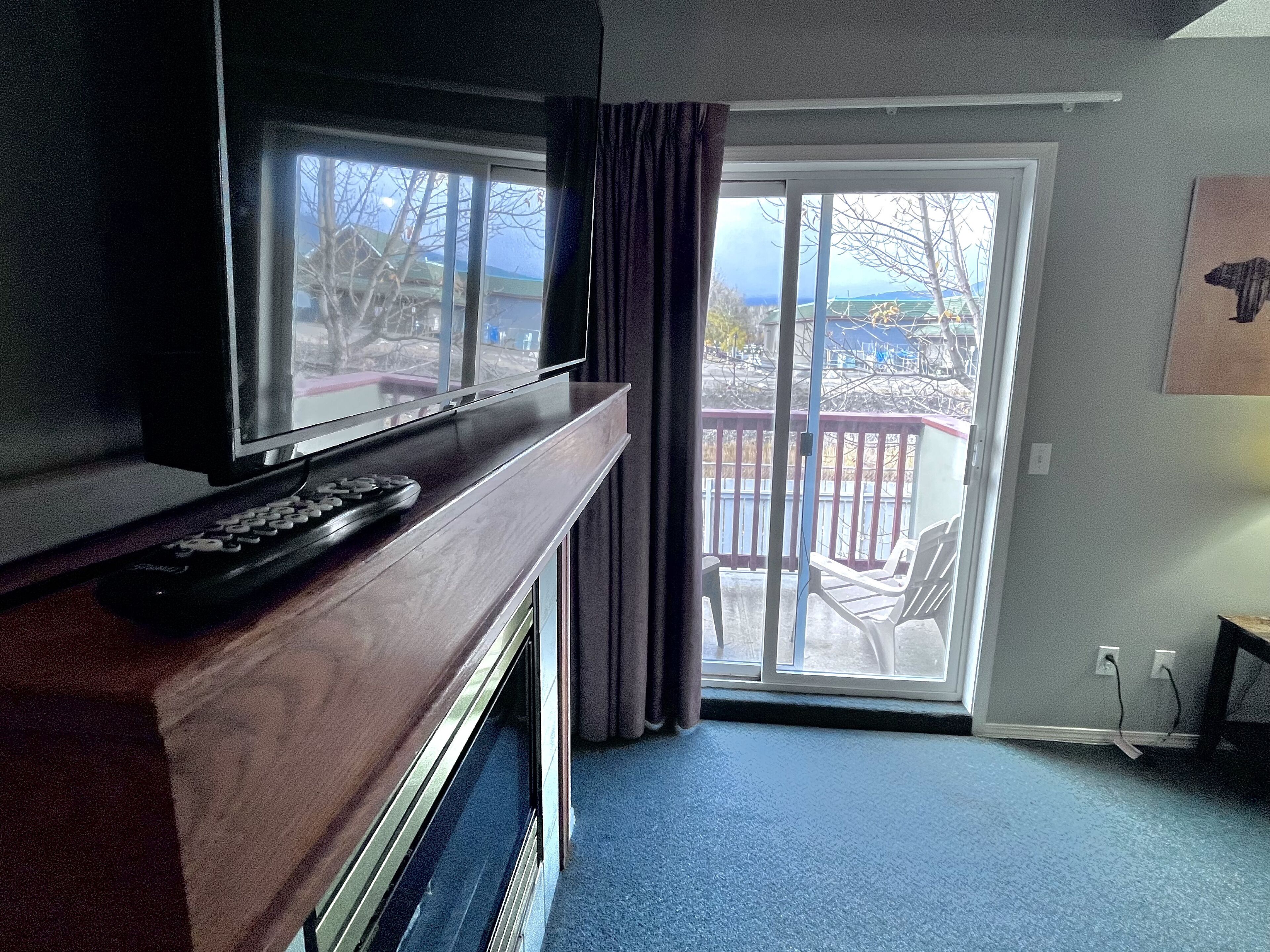 Three-Bedroom Apartment 116 - Loft, No air conditioning | Coin séjour | Télévision à écran plat, lecteur de DVD