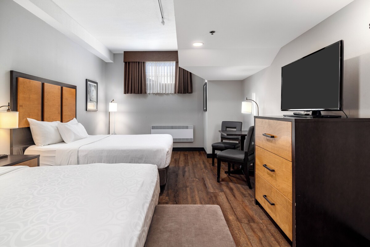 Chambre Standard, 2 grands lits | Literie hypoallergénique, coffre-fort, bureau, rideaux d’obscurcissement