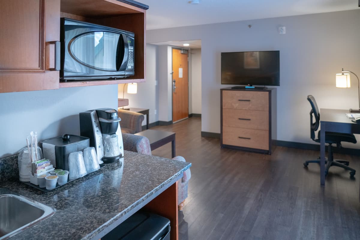 executive king suite | 1 bedroom, hypo-allergenic bedding, in-room safe, desk