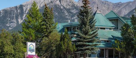 A hotel with a mountain backdrop, a sign indicating 'Pocaterra Inn & Waterslide,' and a 'Waterslide' sign.