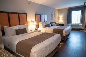 Superior Room 2 Queen Beds plus sofabed | Hypo-allergenic bedding, in-room safe, desk, blackout drapes - Pocaterra Inn and Waterslide (Canmore)