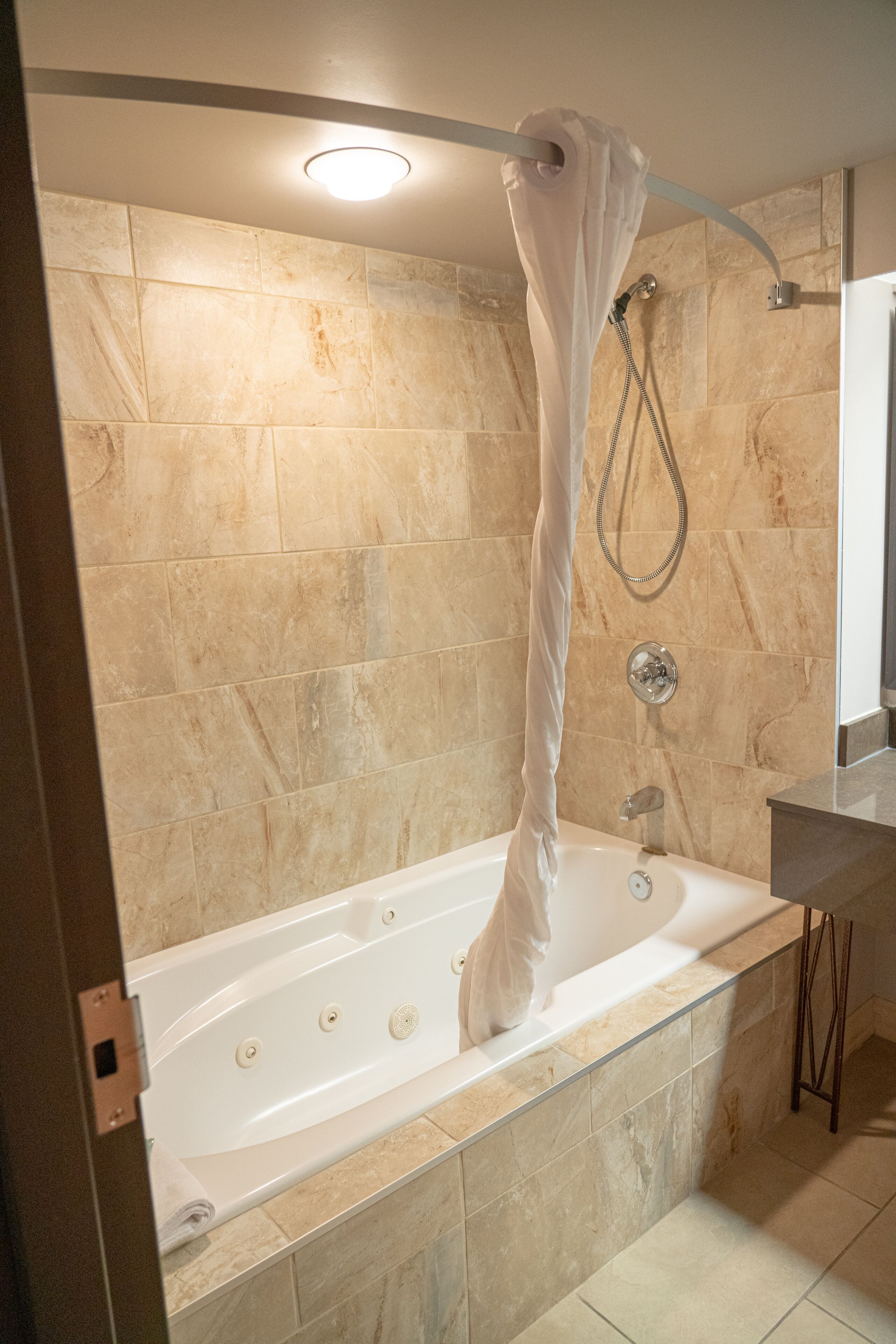 superior king suite | jetted bathtub